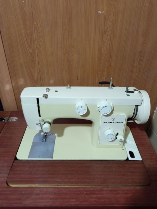 Продам швейную машинку