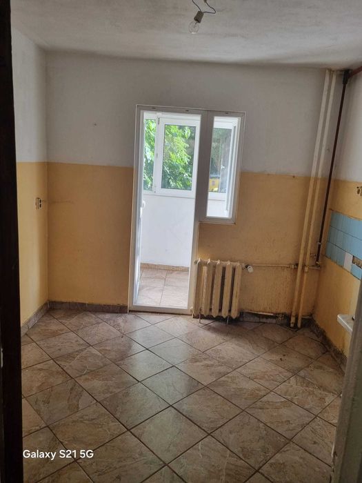 Apartament 3 camere/2 bai, 69 mp + balcon + pivniță,