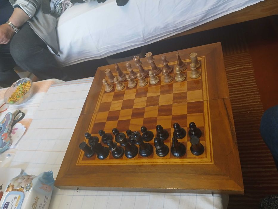 Продавам Шах и табла