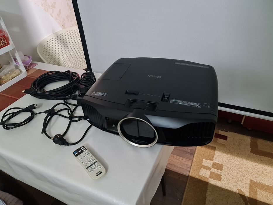Телевизор Проектор Epson.
