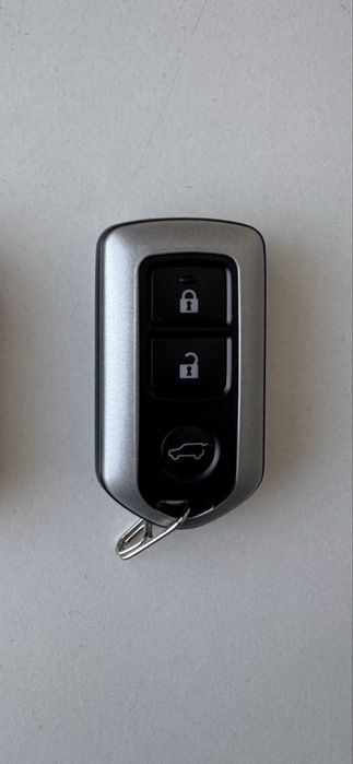 От Prado 150 брелок