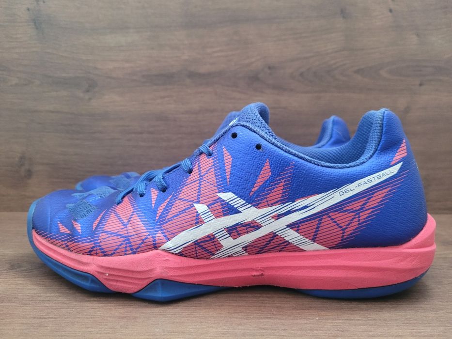 Много запазени!Мъжки маратонки Asics Gel Fastball-39 номер