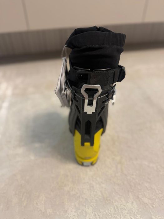 продам скитурные ботинки