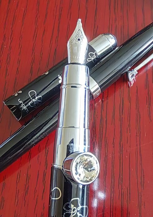 2 Писалки и един химикал UNGARO