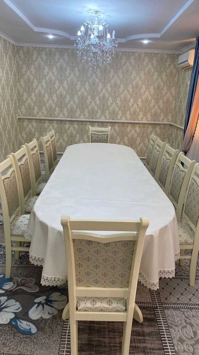 Гостинный стол со стулями