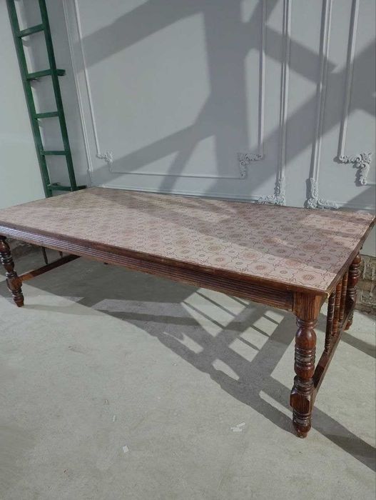 Katta stol sotiladi razmeri