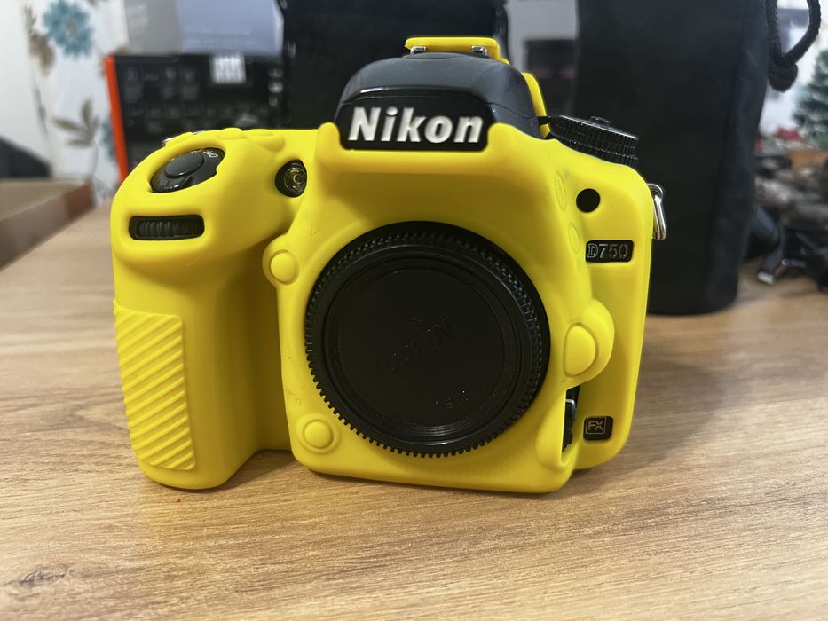 Nikon D750  DSLR Full frame 178086 cadre