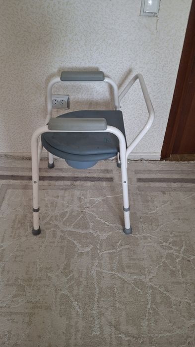 Санитарный стул туалет