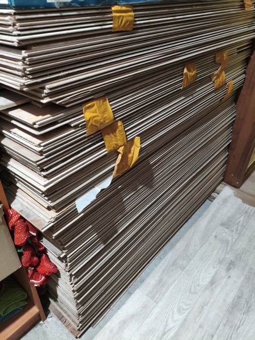 Продам ламинат б/у 70м²