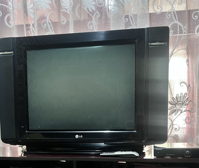 телик  JG ,тюнер ,двди плеер B хорошем состоянии