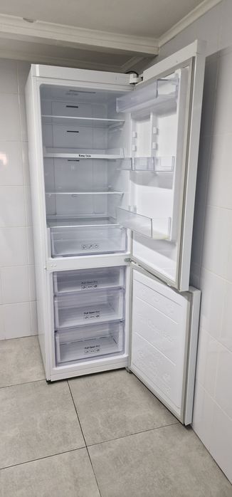 Холодильник SAMSUNG