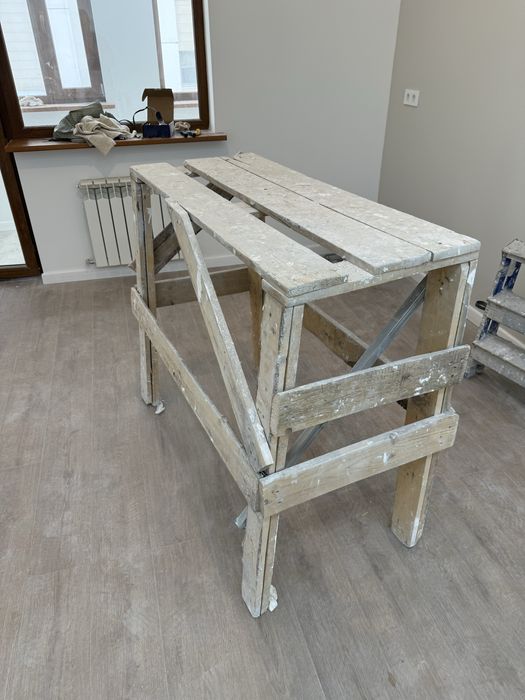 Унитаз и козел для ремонта