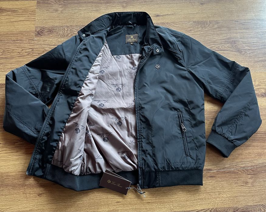 Мъжко,черно яке Loro Piana с метално лого и ципове на джобовете