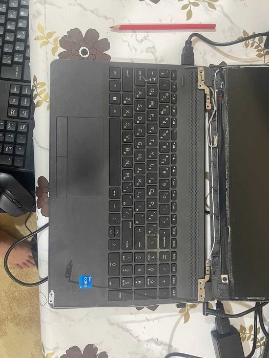 HP 250 G9 Core i5-1235U 8GB SSD 512GB / под ремонт или на запчасти