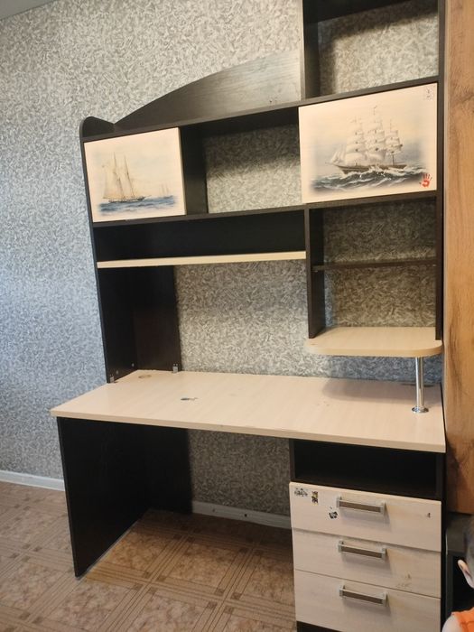 Срочно продам стол письменный