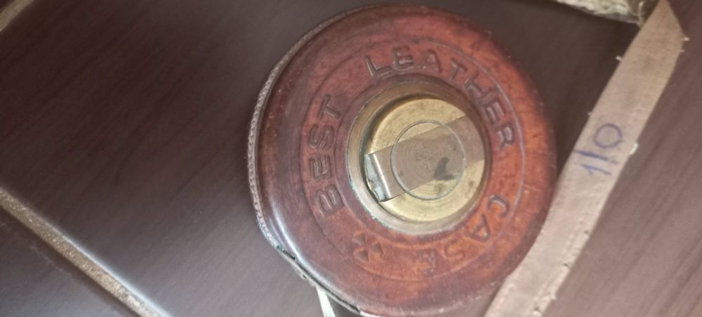 Ruleta veche Leather case