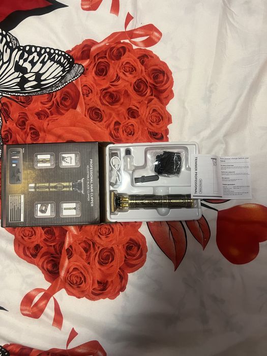 Masina de tuns profesionala pe baterie noua la cutie