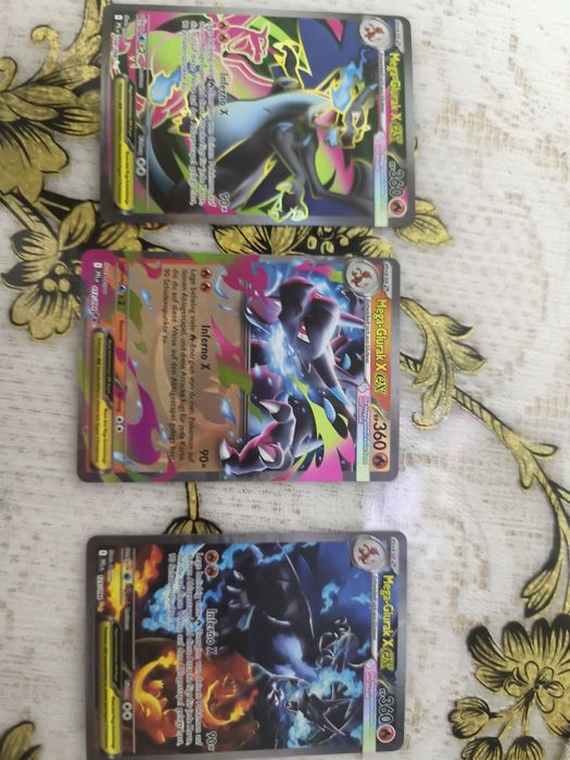 Vând cartonașe pokemon