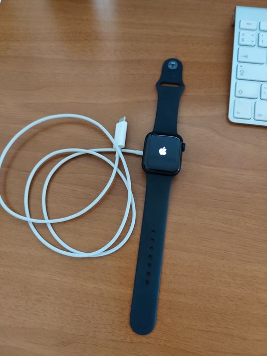 Продаю Apple Watch SE 2 (40mm)