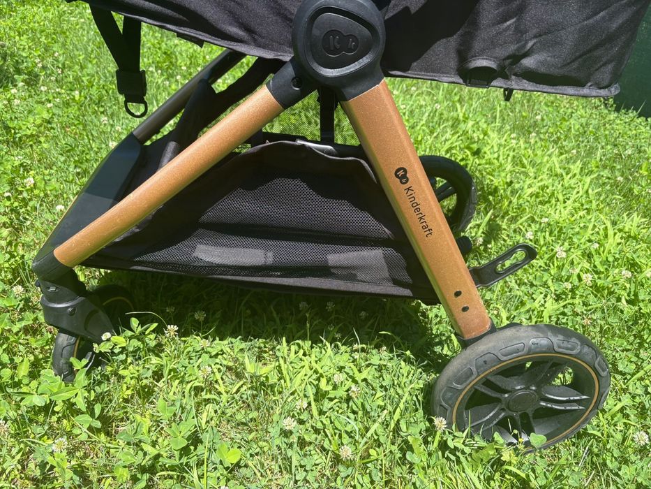 Carucior multifunctional Kinderkraft Esme Pro 3in1 - negru