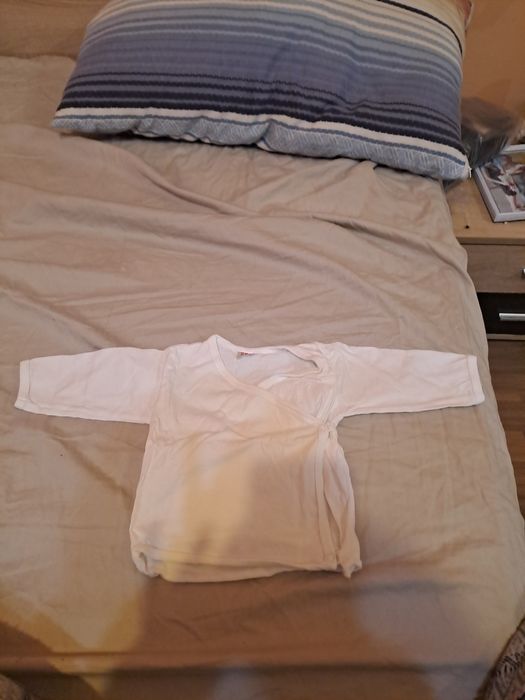 Продавам бебешки дрешки