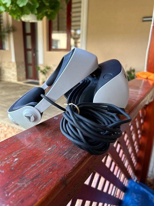 PlayStation VR2 pentru PS5 
Stare impecabila folosite de 3 ori de la cumpărare