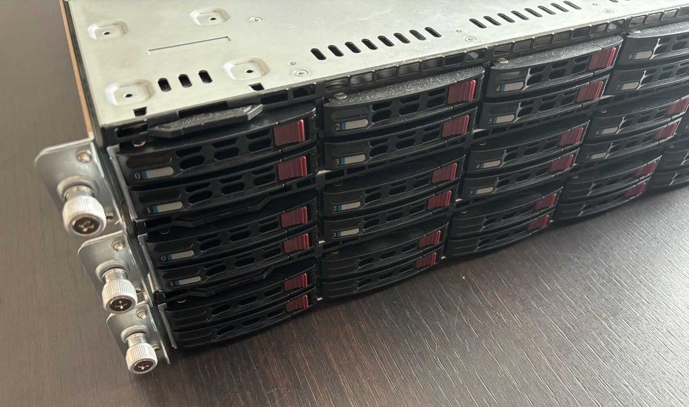 Server Supermicro SYS-1028U-TR4+, surse redundante
