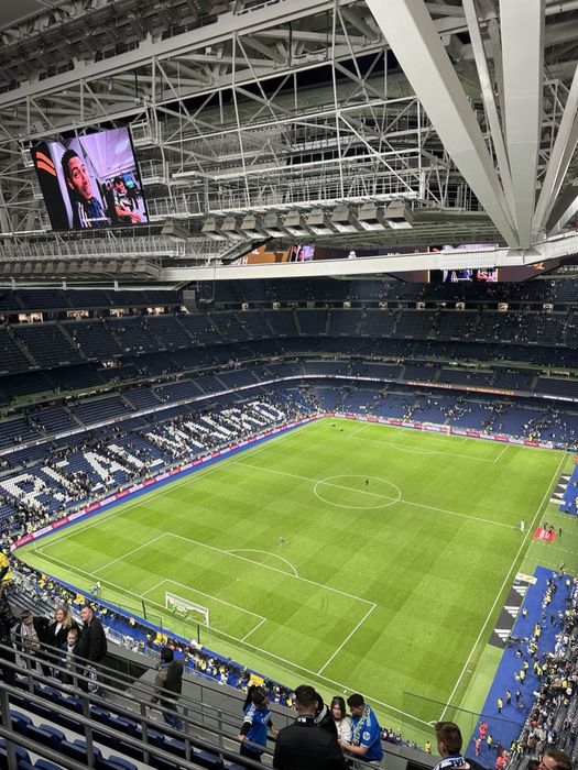 Фланелка на Real Madrid от магазин на Bernabeu/Valverde