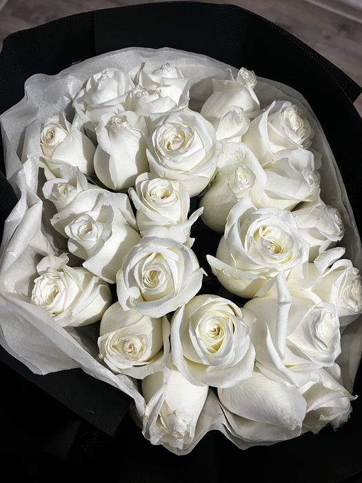 Продам букет белых роз 25шт