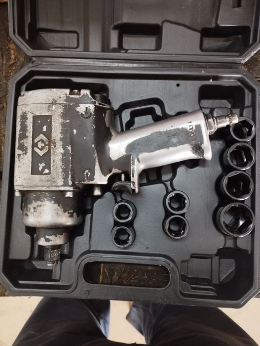 Продам пневмогайковер ударный в рабочем состоянии крутит хорошо.Б/У.