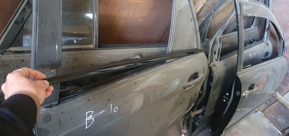 Молдинг дверей Lexus Rx 330,350.
