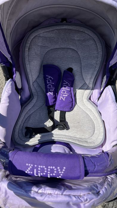 Продам Коляску 3 в 1  Zippy