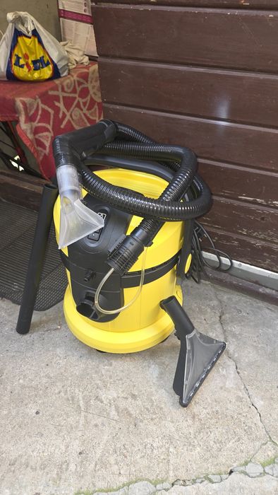 Vând aspirator karcher în stare foarte bună