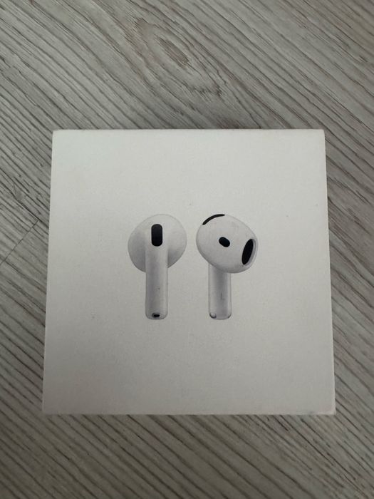 AirPods 4.
