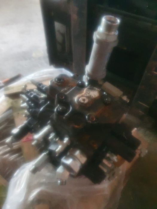 Distribuitoare hidraulice jcb