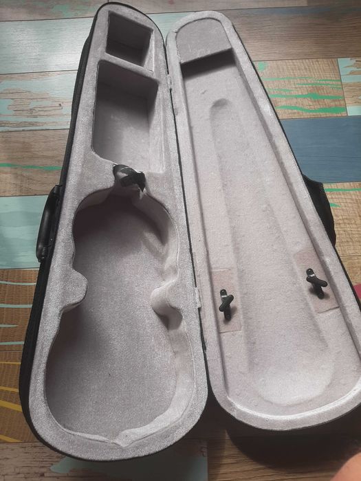 Продавам калъф за цигулка и контрабас