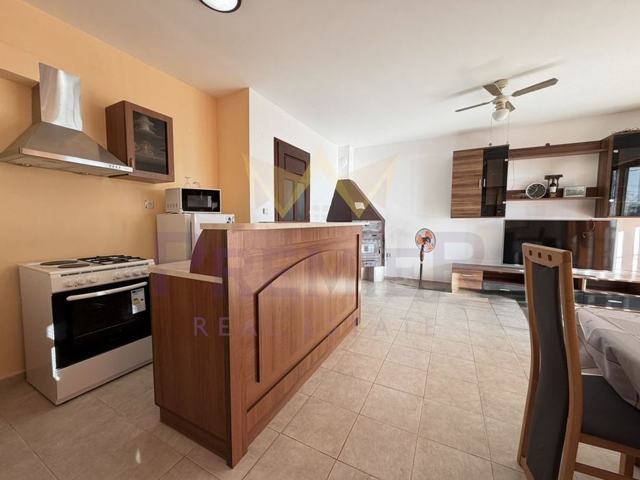 Дава се под наем Етаж от къща в Варна, Бриз - 120 кв.м за 797.64 € - Снимка #1