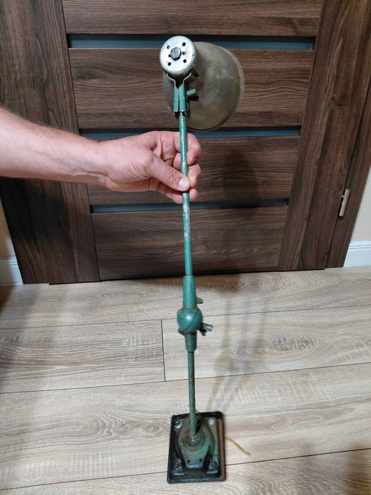 Lampă industrială articulată