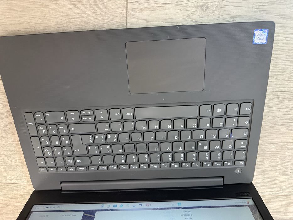Lenovo V130-15IKB  Intel i5 7200u/ 8 Gb DDR4/ Nvme 256/ Baterie 6 ore