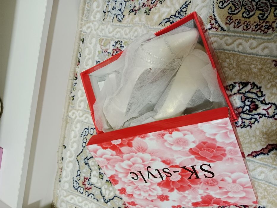 Ақ айвори  түсті  сатылады