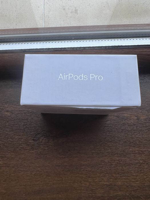 Apple AirPods Pro 2nd Gen – Ползвани 1 месец / Топ състояние / Пълен комплект!