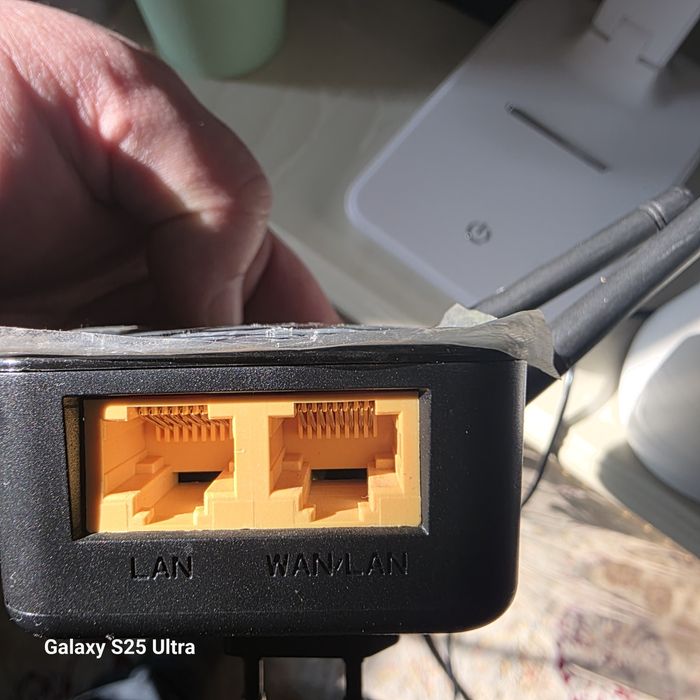 Продаётся репитер, а также модем с lan и wan портом.