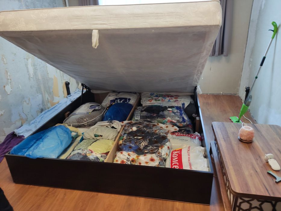 Обзавеждане за спалня + матрак + топ матрак