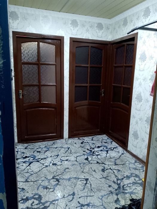 Uy sotiladi 3 xonali chirchiq sh. 8m.r