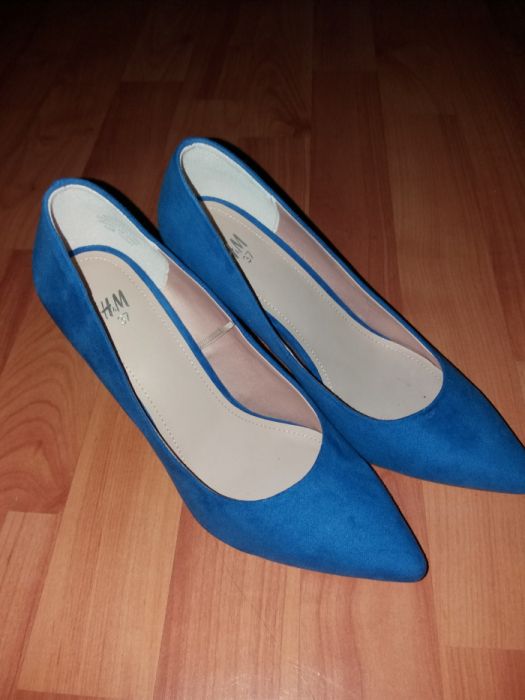 Pantofi albastri mărimea 37 .