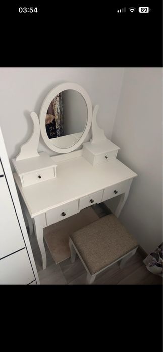 Masuta de toaleta cu scaun