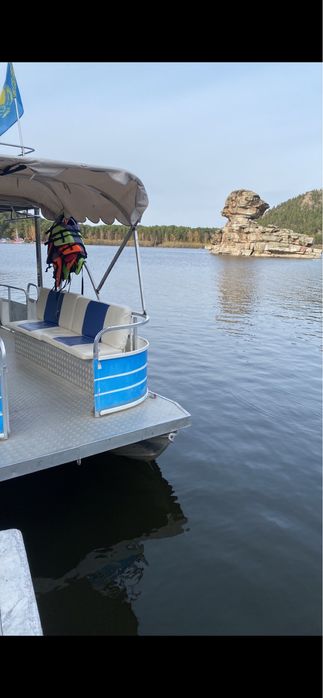 Прогулочный катер