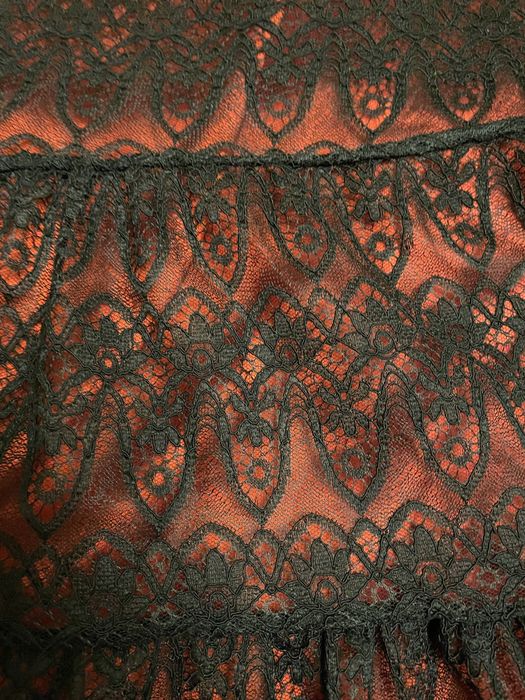 Продам платье кружевное черное