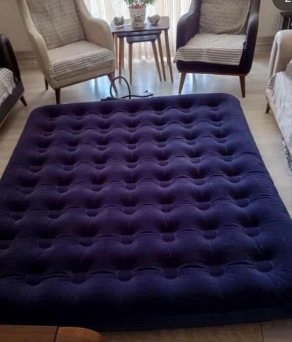 Надуваемо легло за трима души с електрическа помпа самонадуваещо