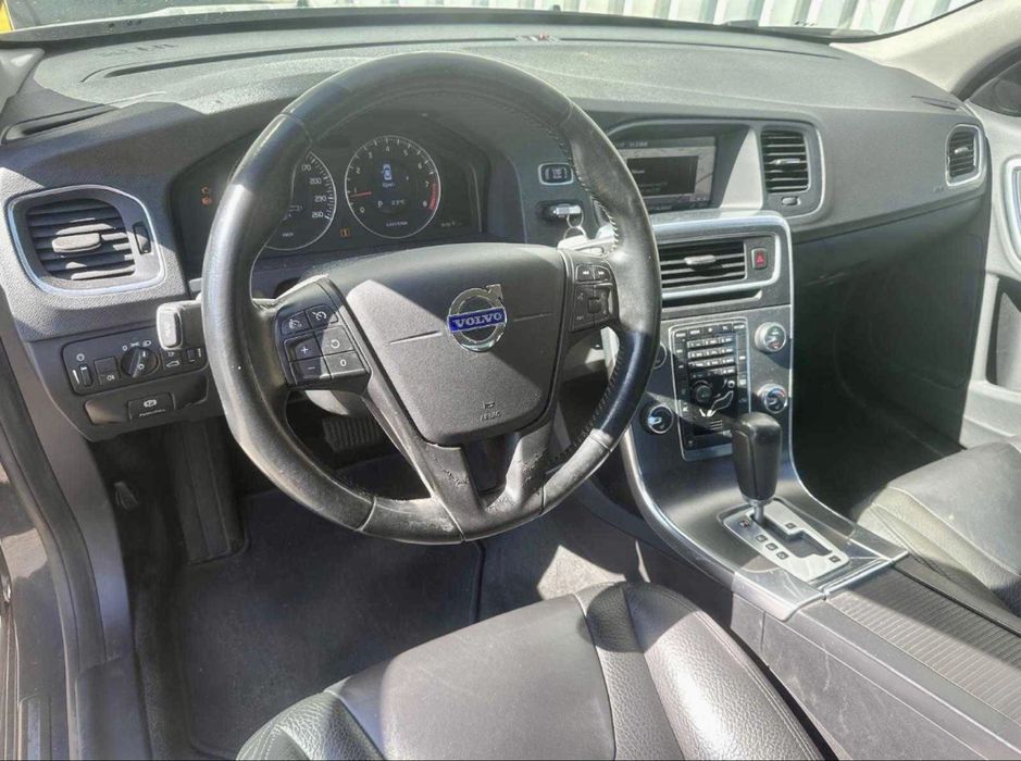 VOLVO S60 2010 — imagine 5